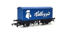 Hornby R222 Long Wheelbase Closed Van Wagon in Kellogg's Livery