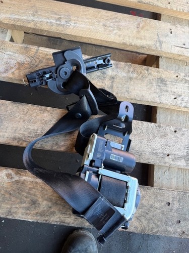 Range rover seat belt - seat, front