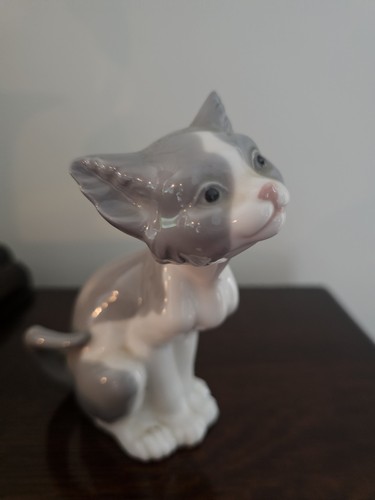 Lladro cat figurine - lladro,