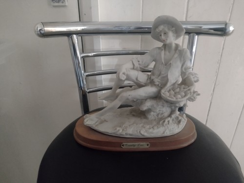 Country love porcelain figure - love,