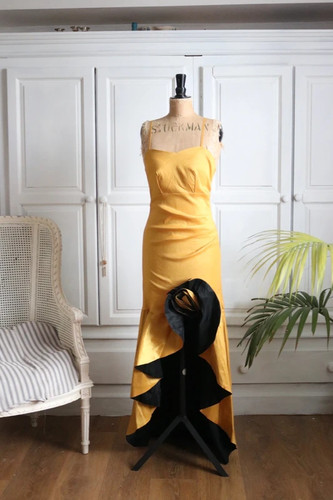 Stunning mustard black ball - black,