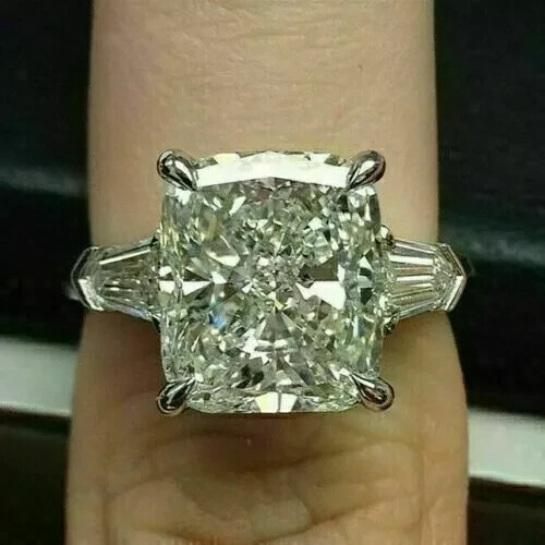 2ct cushion cut moissanite - 3.2ct,