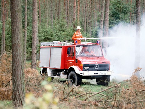 Cars 1980 mercedes benz unimog