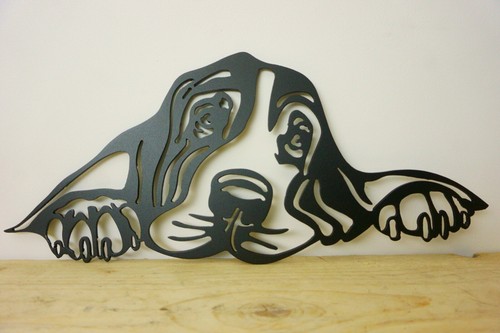 Bloodhound peeping metal face - metal,