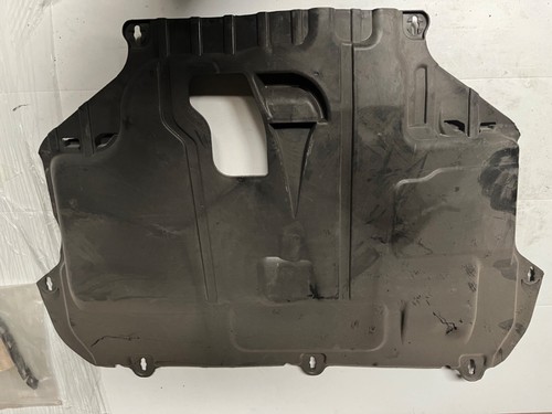 Volvo c30 engine - cover,