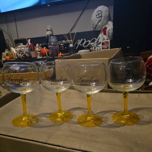 Gordon yellow gin glass - gordon's,
