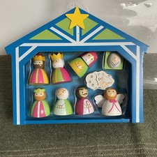 Children's 10 Piece Wooden Nativity Set - Stable Kings Shepherds Angel & Baby 