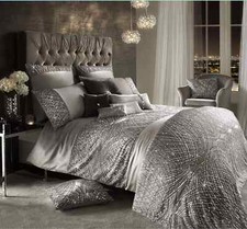 Beautiful KYLIE MINOGUE Esta