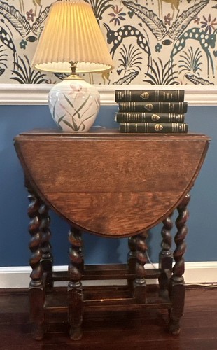 Antique english petite table - petite,