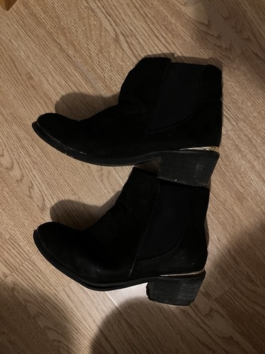 Trashed boots size - 5, women’s