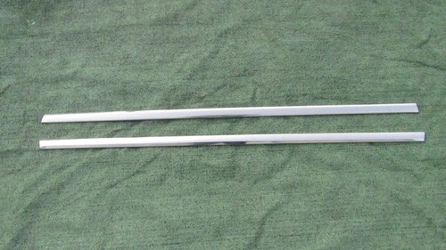 Pair under door - pair, moulding