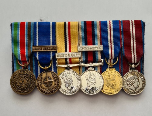 Mounted miniature medals un - miniature,