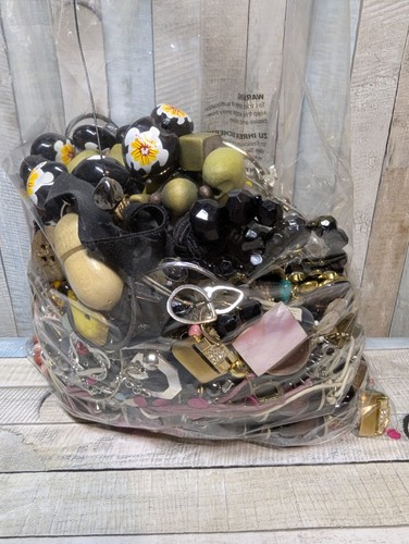 2kg broken costume jewellery - 2kg,