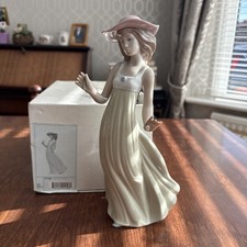 Nao Lladro Porcelain Pink Hat
