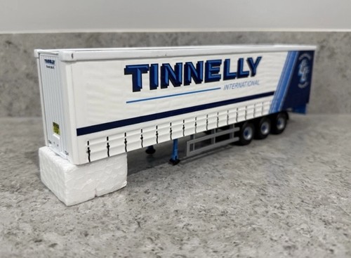 Corgi tri axle curtainside - -, tri-axle