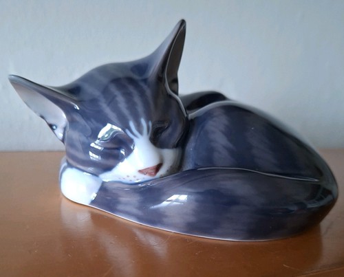 Royal copenhagen sleeping cat - copenhagen,