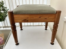 Cushioned haberdashery seat - haberdashery,