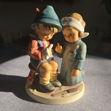 VINTAGE Goebel M.J Hummel Figurine #376 - LITTLE NURSE