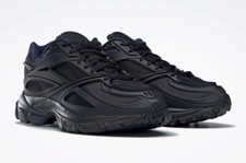 SZ 7 / Womans 8.5 Reebok