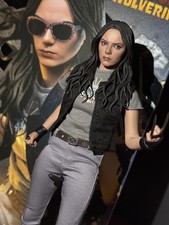 Hot Toys MMS781 1/6 Deadpool &