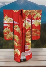 Authentic Vintage Uchikake Wedding Coat Japanese Kimono Robe Embroidered Gold 