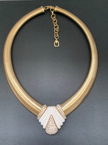 Grosse gold tone omega - gold,