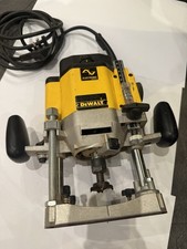 Dewalt DW625E Plunge Router