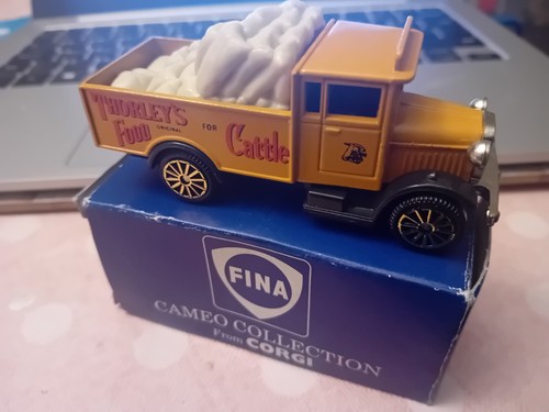 Corgi morris truck thorleys - corgi,