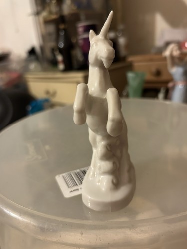 Unmarked unicorn figurine - unmarked,
