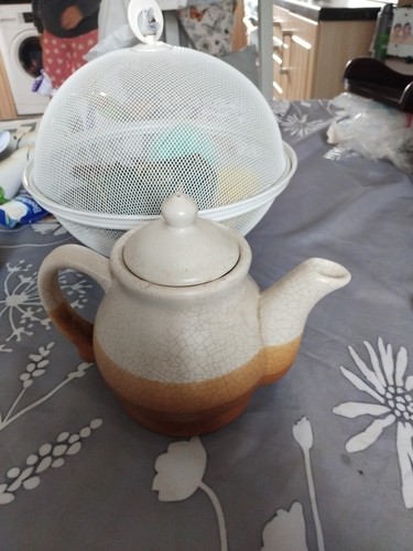 Stoneware tea pot - tea, over