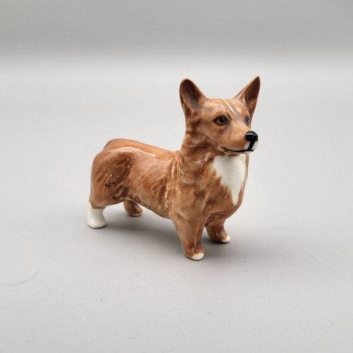 Beswick dog figurine pembroke - beswick,