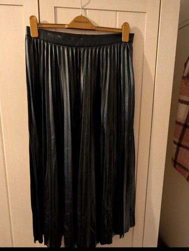 Black faux leather pleated - faux,