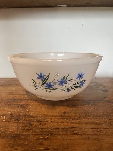 Vintage pyrex mixing bowl - mixing, by