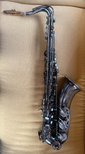 Sakkusu tenor saxophone - , in