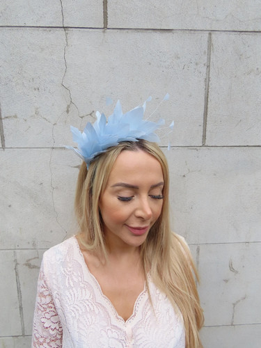 Light blue feather fascinator - light,