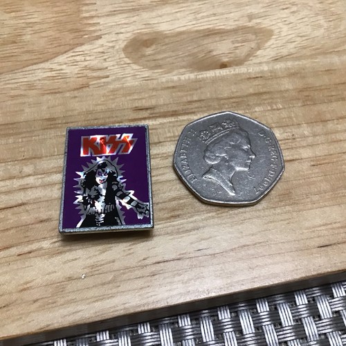Rare vintage kiss metal pin - rare,