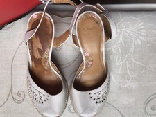 Clarks Ankle Strap Size 5