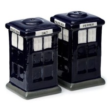 POLICE BOX NOVELTY SALT AND PEPPER POTS CRUET SET SHAKERS NEW AND BOXED PUK