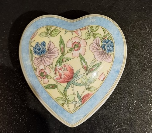 Wedgwood heart shaped bone - shaped,