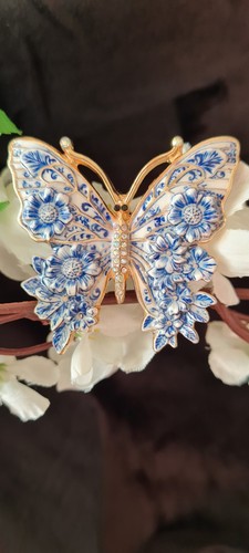 Gold tone stunning blue and - stunning,