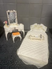 Sindy Doll dressing table and