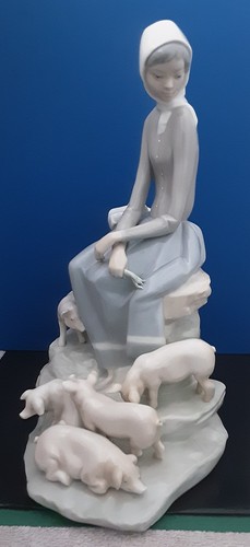 Lladro 4572 girl sat - "girl, with