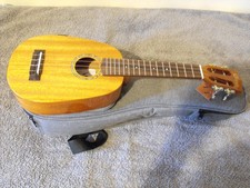 Uma UK-20SSP Solid Mahogany Pineapple Soprano Ukulele w/Gigbag