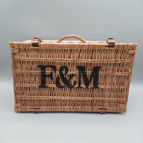 Fortnum mason m - &, f&m
