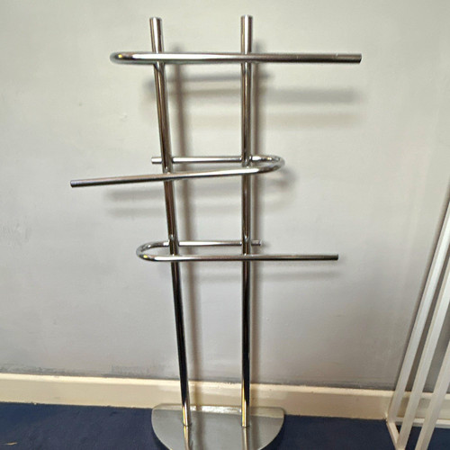 Freestanding chrome metal - freestanding,