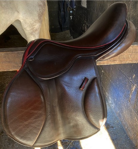Rare silhouette jump saddle - rare,