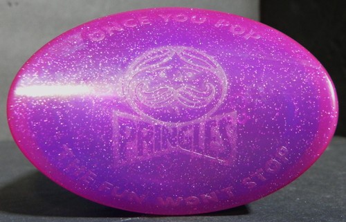 Pringles chip holder - chip, (b)