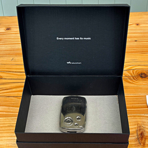 Sony walkman a1000 silver - walkman,