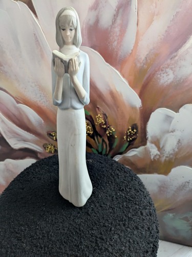 Figurine lady reading - lady,