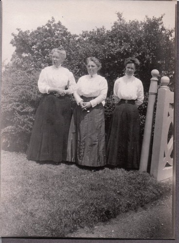 Photograph farm women - photograph,